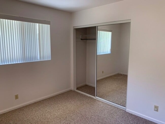 Building Photo - Pauoa Valley- utilities included!