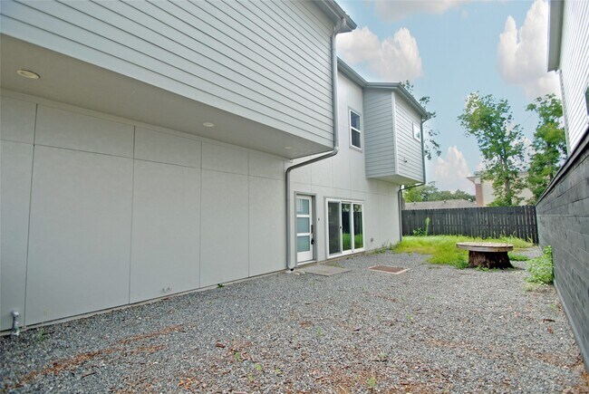 Building Photo - 7707 Jack Oak Ave