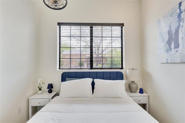 Building Photo - 808 Lydia St