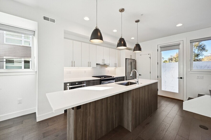 Building Photo - 2836 W 25th Ave