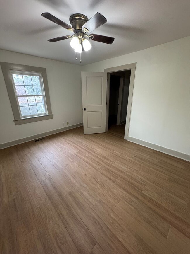 Building Photo - Newly Remodeled 3Bd/2Ba House
