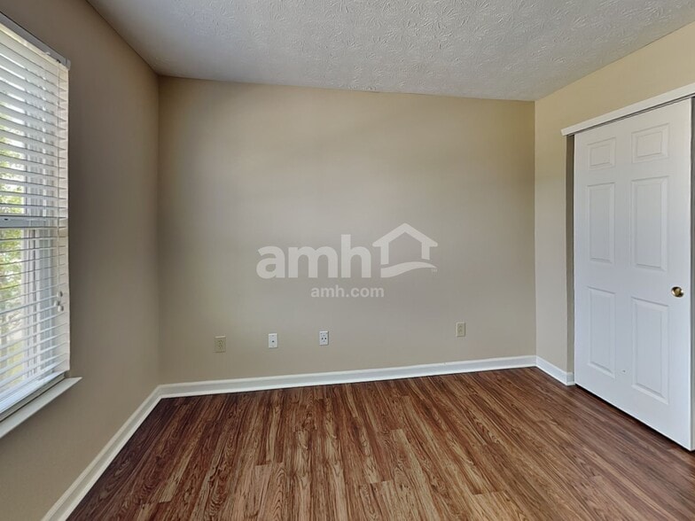 Building Photo - 12938 Dolphins Ln