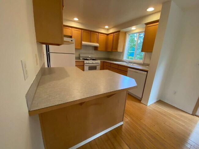 Building Photo - Quiet 3-Bed, 2.5-Bath Home with Large Backyard and Pet Friendly