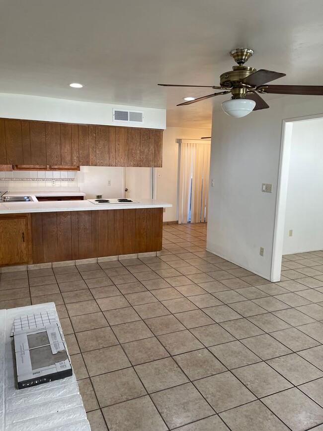 Building Photo - Large 3 Bedroom, 2 Bath Home on NE