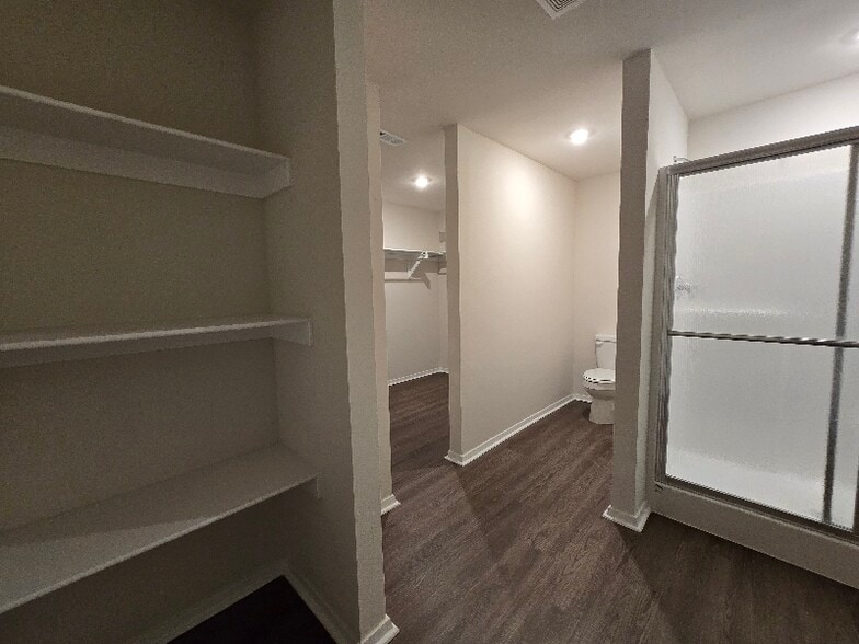 Building Photo - 1406 E Piedmont Ct