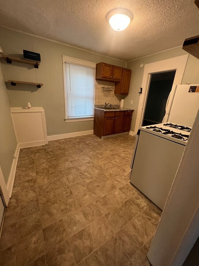 Building Photo - 2BR 1BA House for Rent