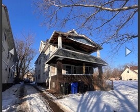 Building Photo - 9509 Parkview Ave
