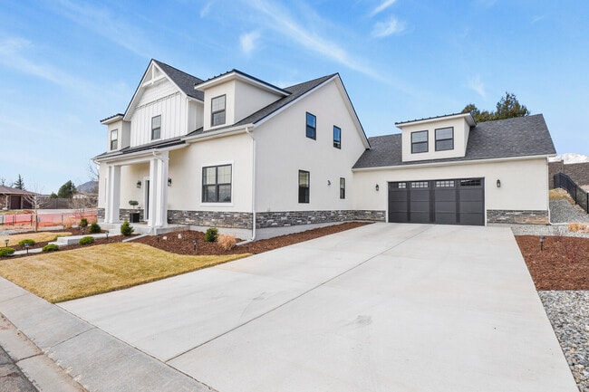 Building Photo - 1950 Mesa Park View