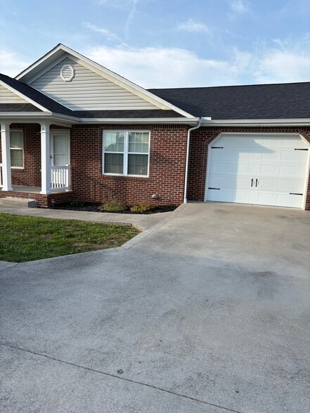 Building Photo - 1548 Thurman Rd