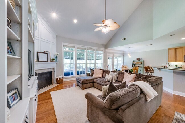 Building Photo - 4 Bedroom, 3.5 Bathroom Executive Home with Fenced Yard and 3 Car Garage.