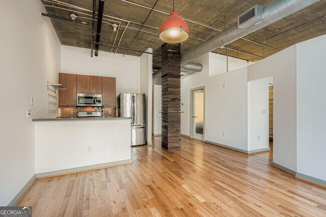 Building Photo - 1023 Juniper St NE