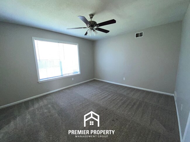 Building Photo - 3999 Hanna Dr