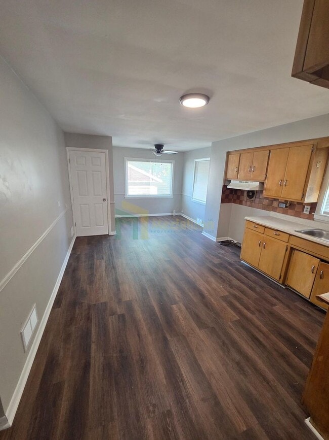 Building Photo - Beautifully Renovated 4-Bedroom Home with ...