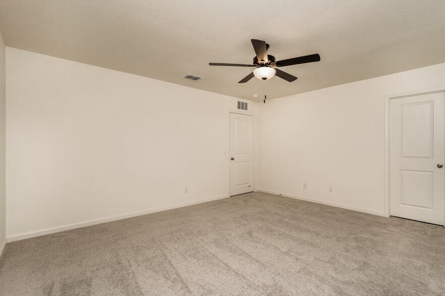 Building Photo - 5549 Bluebell Mdw