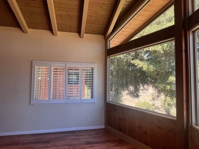 Building Photo - MAKE THIS YOUR HOME IN THE COUNTRY