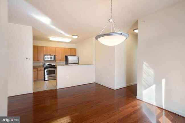 Building Photo - 525 Belmont Bay Dr