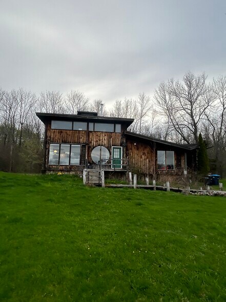 Primary Photo - 39 Phelps Ln