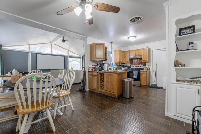 Building Photo - 4526 Lyceum Dr