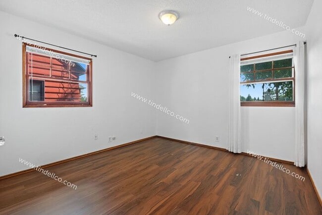 Building Photo - Charming 2-Bedroom Ranch with Garage & Fen...