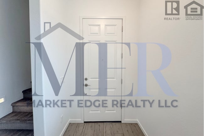 Building Photo - 3Bed/2.5Bath Townhouse at 7th St/Hatcher! Move-In Ready on 04/09/2026! -- NO HOA! ALL TILE FLOORING!