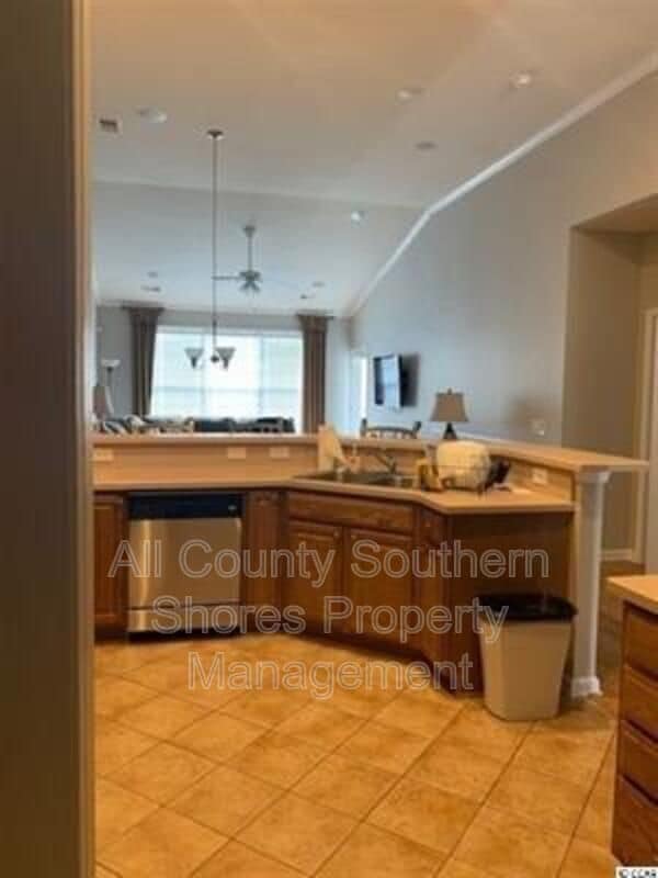 Building Photo - 264 Viareggio Road