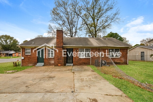 Building Photo - 3332 Clearbrook St