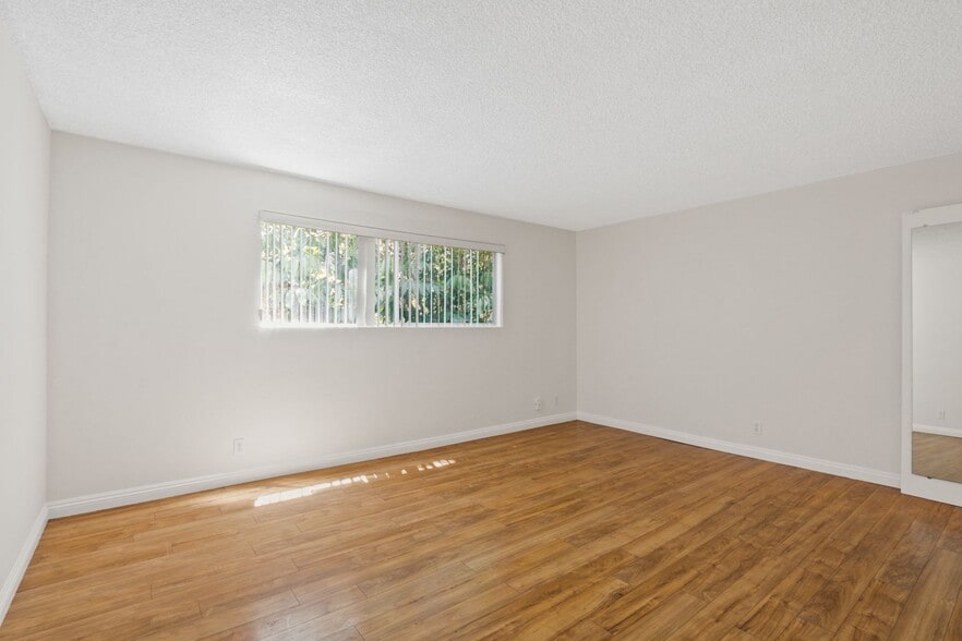 Building Photo - 12246 Montana Ave