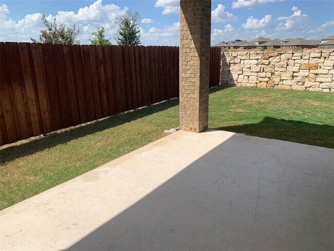 Building Photo - 437 Mistflower Springs Dr