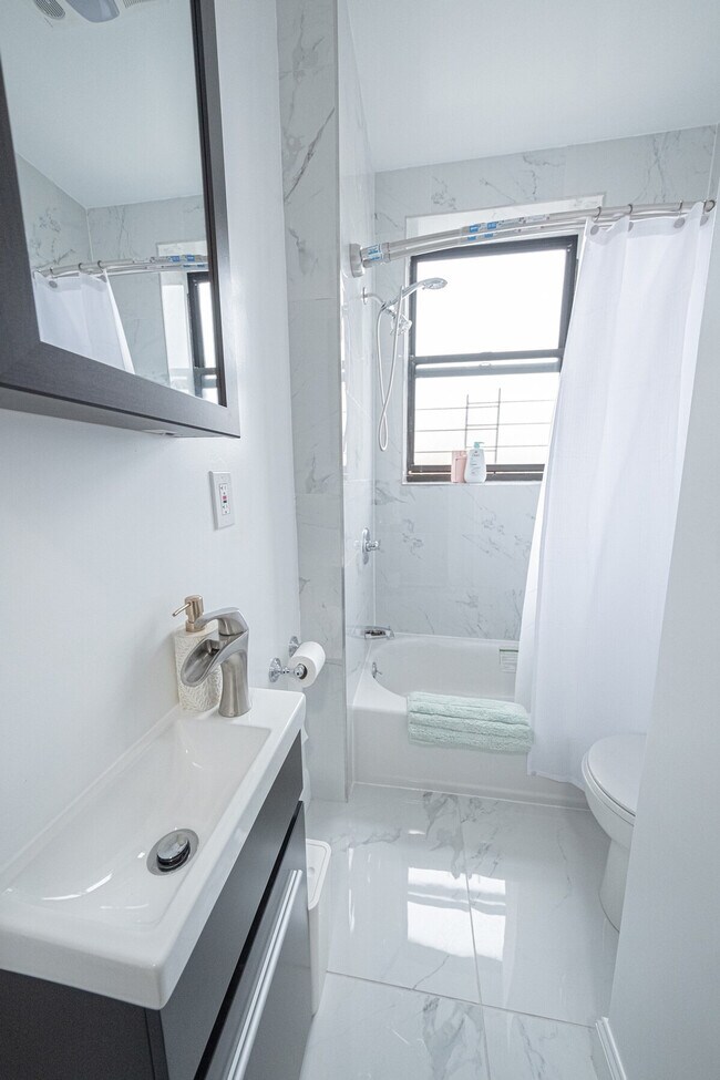 Building Photo - 245 W 113th St