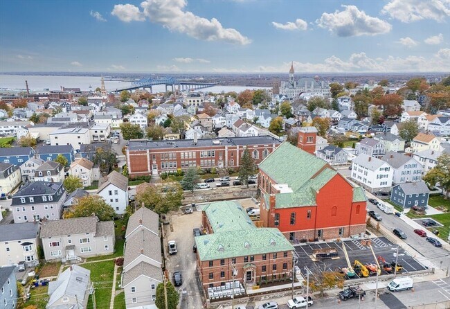 Building Photo - 160 Seabury St