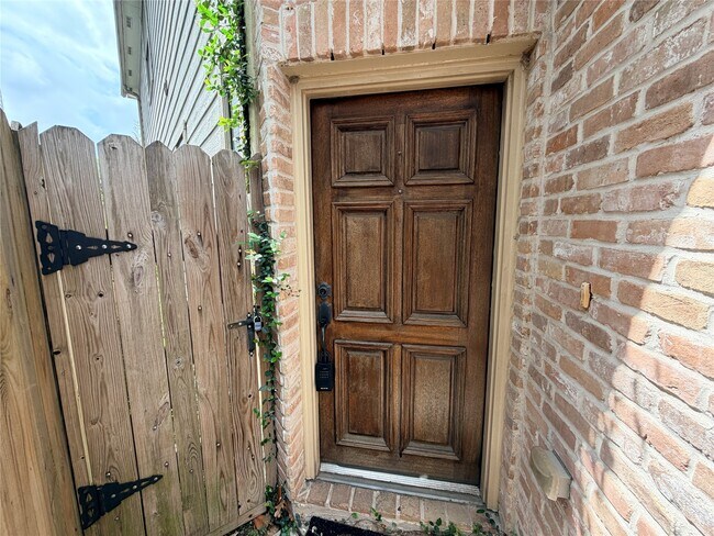 Building Photo - 1007 Kern St