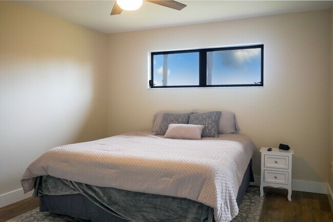 Building Photo - Fully remodeled 2 bed, 2 bath home in high...