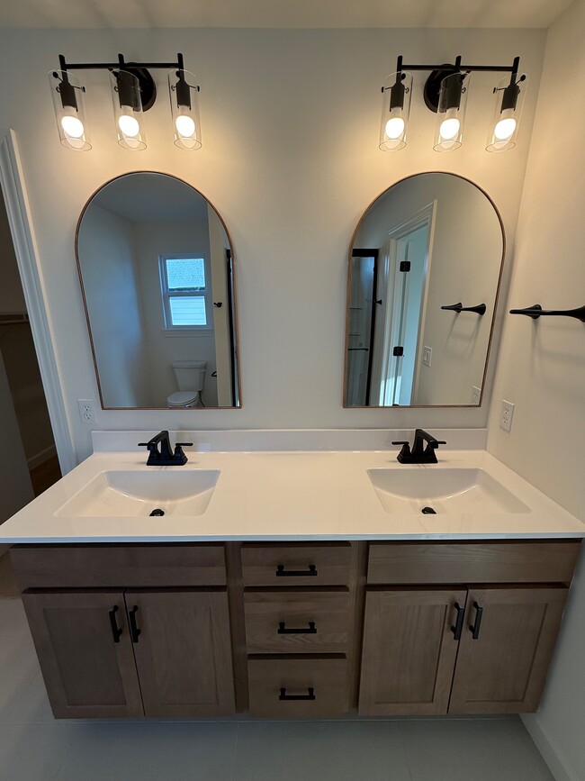 Master Bathroom - 4701 Stayton Ferry Loop