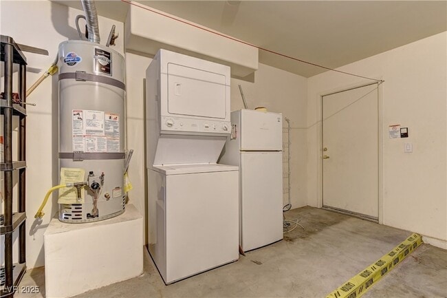 Building Photo - 10403 Madagascar Palm St