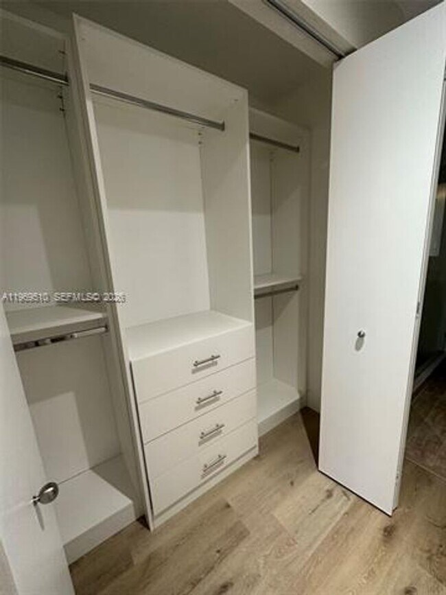 Building Photo - 801 Brickell Key Blvd