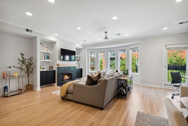 Building Photo - 821 W Superior St