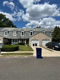 Building Photo - Nice 2 bedroom townhome with a view!