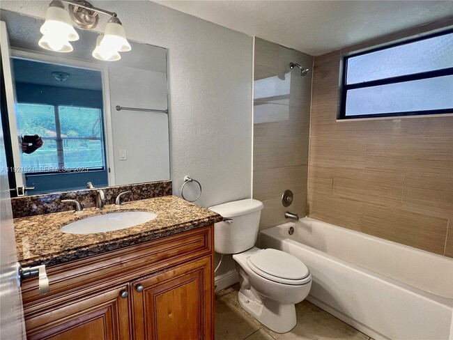 Building Photo - 1477 Lake Crystal Dr