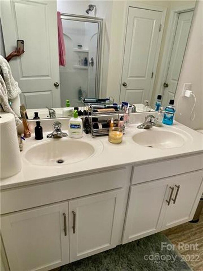 Building Photo - Captivating Single Family Home | 3 BR/2.5BA | 1-Car Covered Parking |In Highland Park