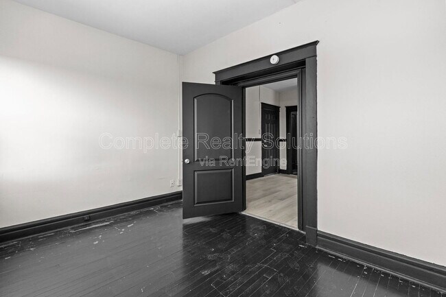 Building Photo - 4301 S 38th St