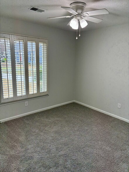 Building Photo - 532 Kenton Dr