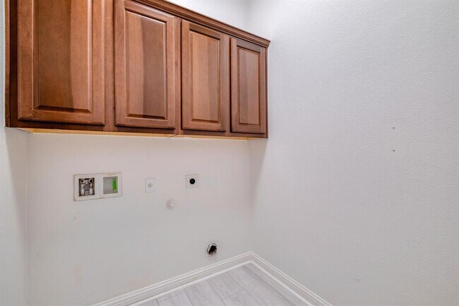Building Photo - 1633 Hidden Springs Path