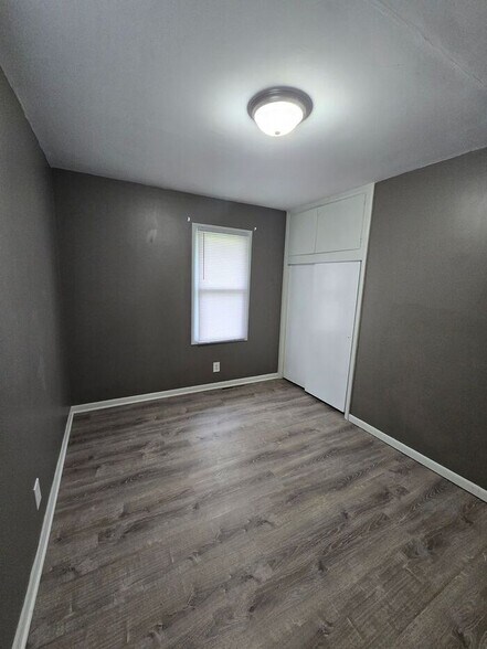 Building Photo - 5134 N Corrington Ave