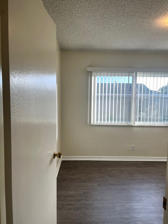Building Photo - Beautiful 4 Bedroom Home in Huntington Beach
