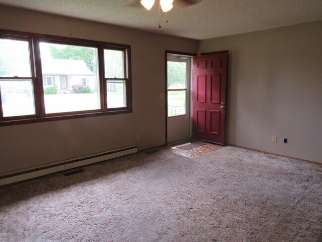 Building Photo - 529 S Olive St