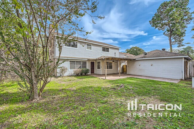Building Photo - 16527 Pilgrims Cir