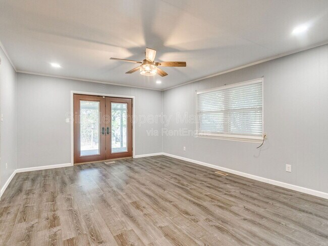 Building Photo - 2711 Ridgeview Dr