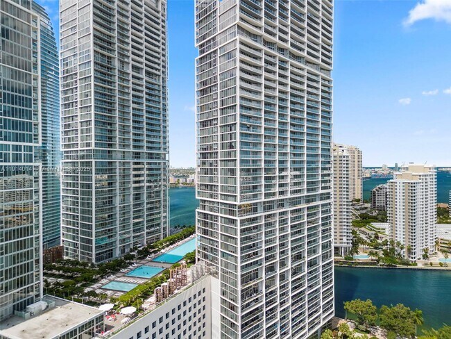 Building Photo - 495 Brickell Ave