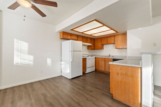 Building Photo - Bright & Open 2 Bed, 2 Bath Condo in Las Vegas