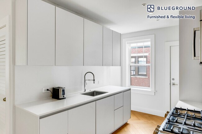 Building Photo - 19 Forest St